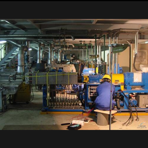 六安工厂设备维修现场