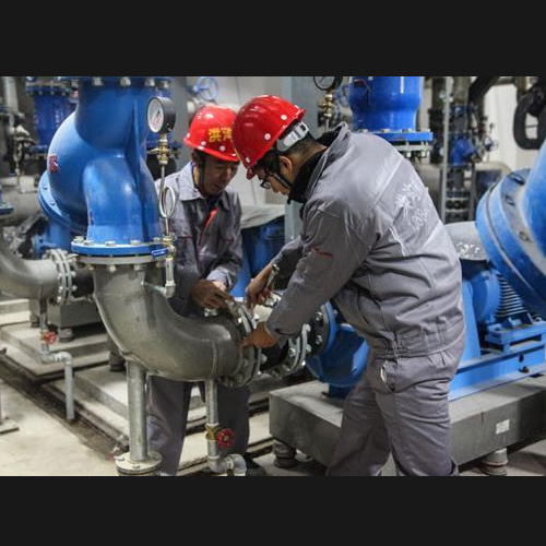 六安工厂设备维修现场